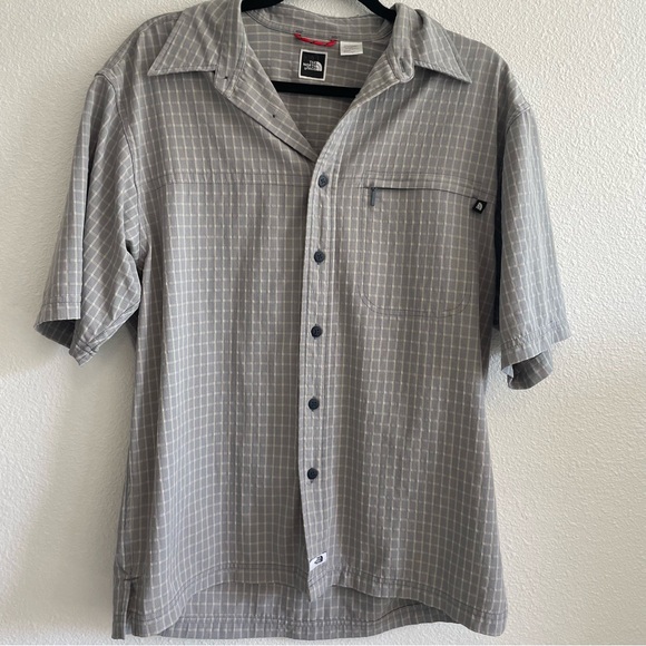 The North Face Short Sleeve Button-Up Shirt – Gray Plaid, Size M - Picture 1 of 3